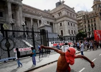 Cristina Kirchner afirmó que alguien “planificó y ejecutó” el ataque a su despacho