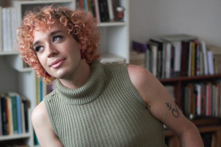 Un ser acuático con escamas de poesía