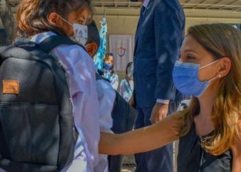 En la vuelta a clases, otorgaron más de 2000 mochilas recicladas a alumnos de escuelas municipales