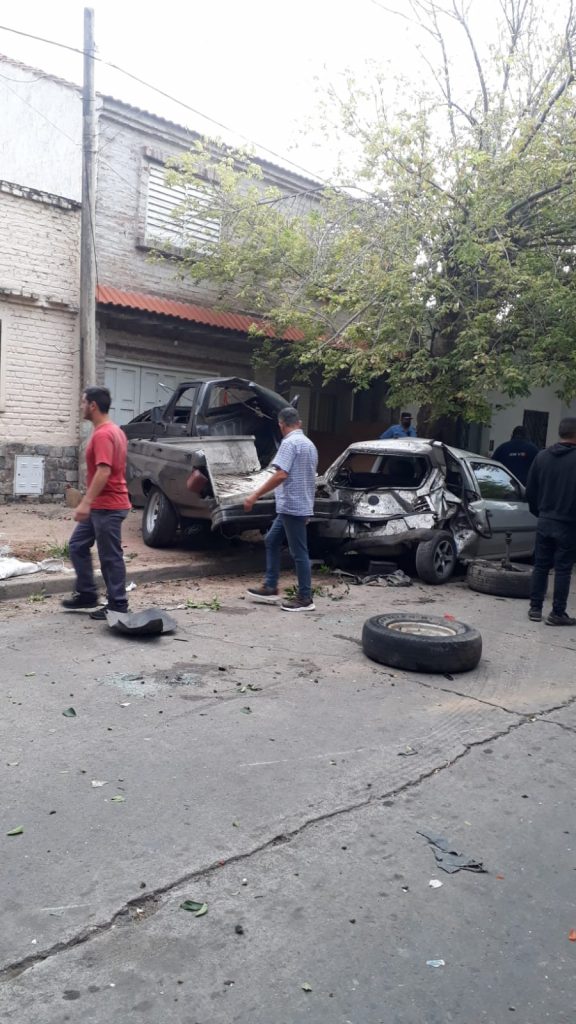 Chocó siete autos a toda velocidad y mató a un motociclista porque "lo perseguía el diablo"