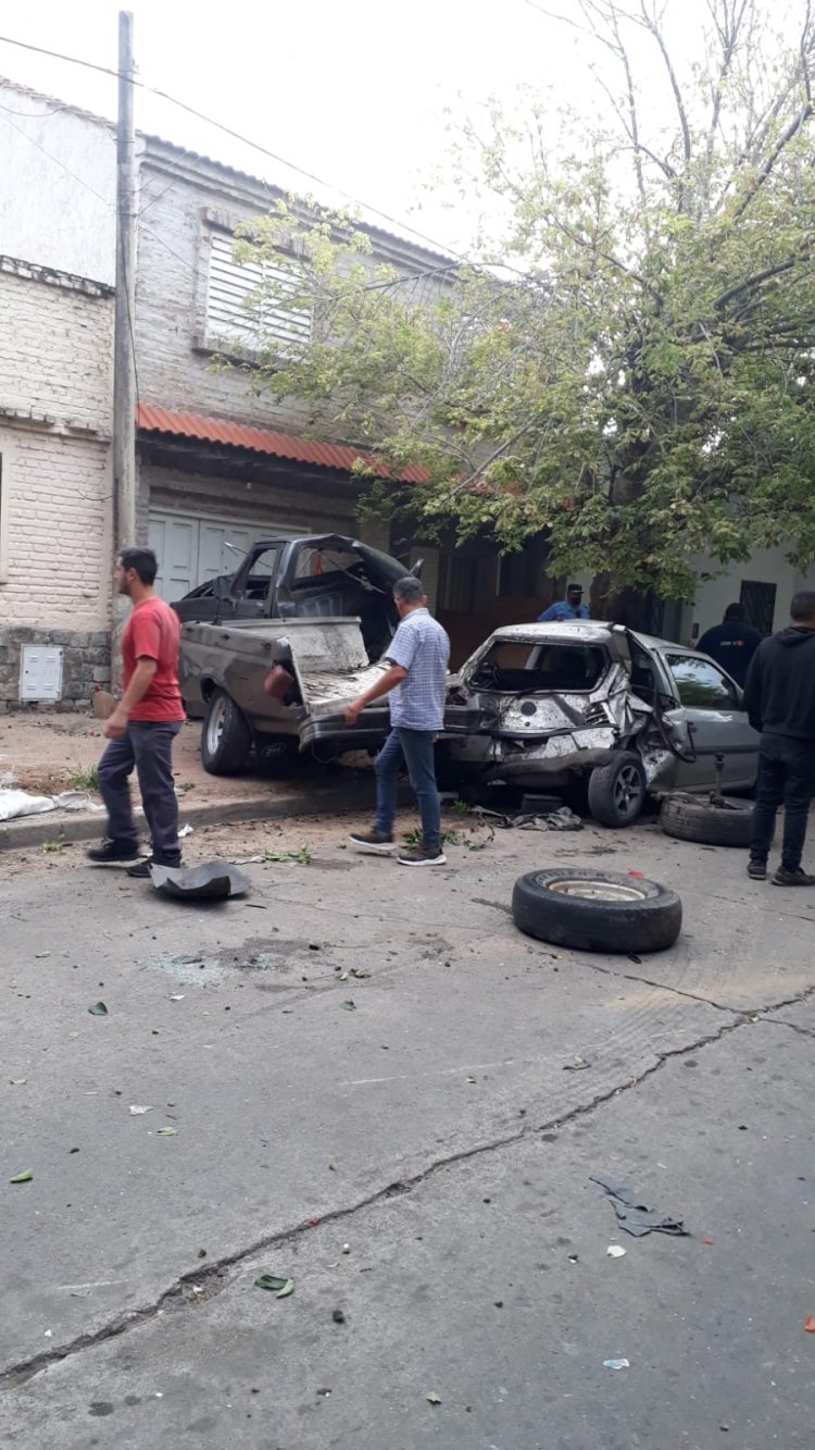 Chocó siete autos a toda velocidad y mató a un motociclista porque "lo perseguía el diablo"