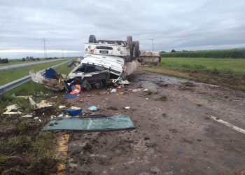 Impactante vuelco de un camión a la altura de Despeñaderos