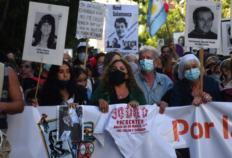 Los afectados por represión ilegal ahora podrán acceder a créditos de Anses
