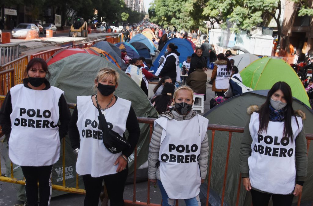 Se mantiene el acampe piquetero frente a la sede del Ministerio de Desarrollo Social