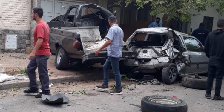 Chocó a siete autos estacionados, mató a un motociclista y quiso huir, pero fue atrapado por vecinos