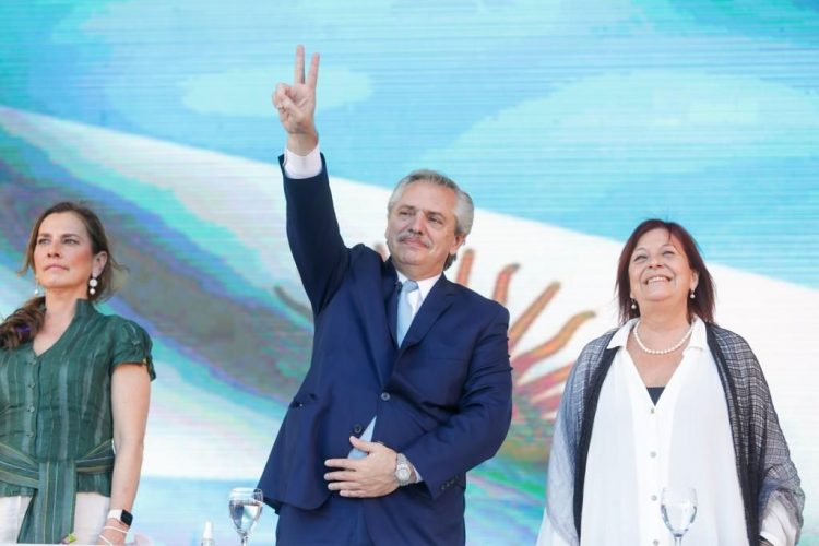 El Presidente apuntó contra Juntos por el Cambio, que "se ofende cuando se le dice lo que hicieron"
