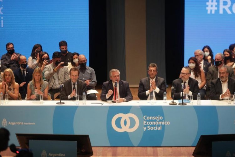 El Presidente habló ante empresarios, dirigentes y sindicalistas en el CCK.