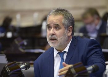 Piden investigar si el préstamo del FMI otorgado a Macri financió la salida de capitales