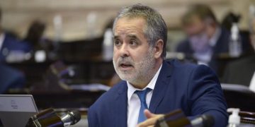 Piden investigar si el préstamo del FMI otorgado a Macri financió la salida de capitales