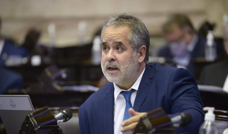 Piden investigar si el préstamo del FMI otorgado a Macri financió la salida de capitales