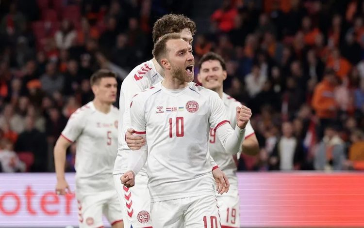 Eriksen volvió a jugar para Dinamarca y marcó un gol