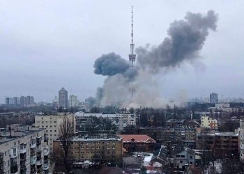 Ucrania se quedó sin TV: un ataque ruso destruyó la antena de Kiev