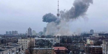 Ucrania se quedó sin TV: un ataque ruso destruyó la antena de Kiev