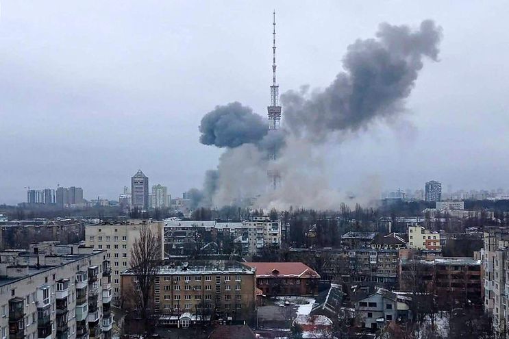 Ucrania se quedó sin TV: un ataque ruso destruyó la antena de Kiev