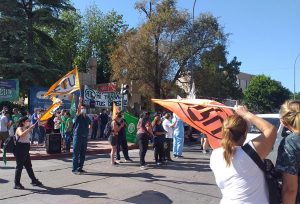 Trabajadores de la salud rechazan el aumento propuesto por la Provincia