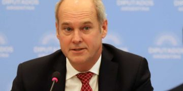 Para Adeba, no acordar con el FMI sería «como un accidente nuclear para la Argentina»