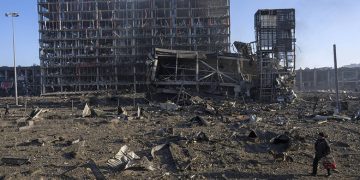 Bombardean un blanco en una zona poblada de Kiev