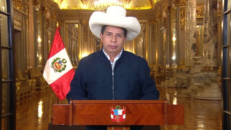 Castillo convocó al diálogo y evitó su destitución