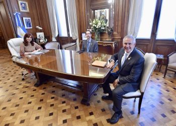 El FdT quiere ir por los fondos fugados para pagar la deuda