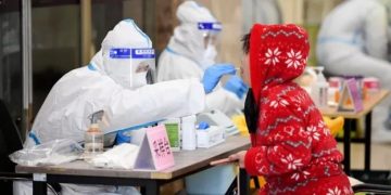 China ratifica su estrategia sanitaria de «Covid cero»