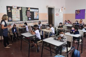 La vuelta a clases presenciales, entre la emoción y los barbijos