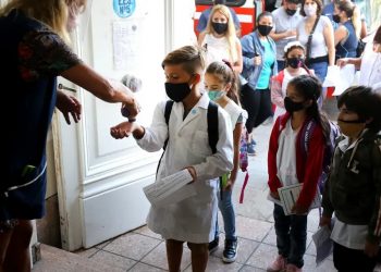 El uso del barbijo en Córdoba se mantendrá hasta que finalice el invierno