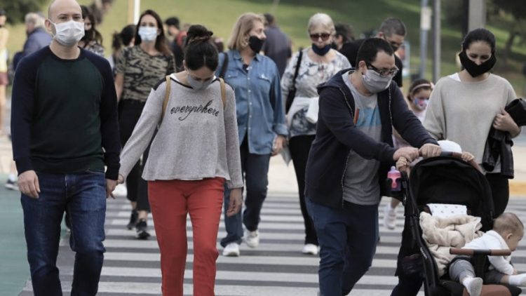 Barbás remarcó la importancia de vacunarse y mantener el uso de barbijos
