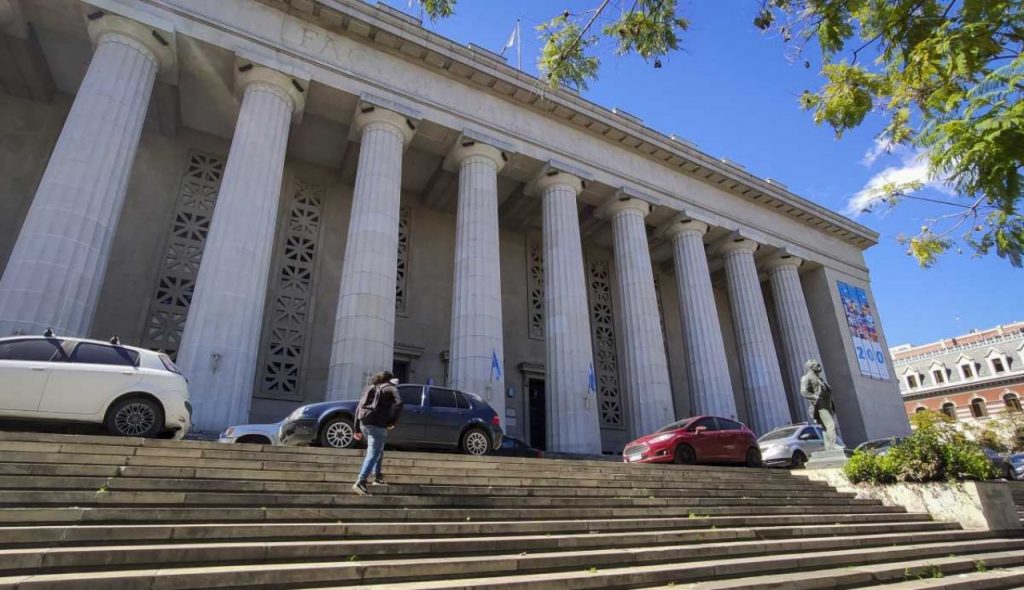 Docentes universitarios aceptaron una suba del 41% por nueve meses Docentes universitarios aceptaron una suba del 41% por nueve meses
