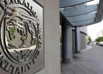 El FMI aprobó el acuerdo con fuertes advertencias al país