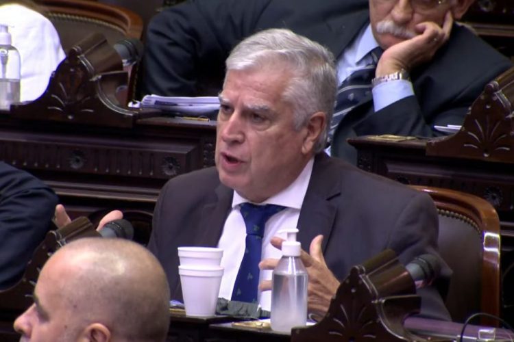 Carlos Gutiérrez.