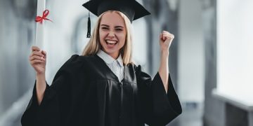 La increíble dedicatoria de una chica en su tesis que se volvió viral