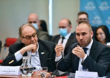 Guzmán se reunió con diputados del FdT en la previa a su exposición en el Congreso