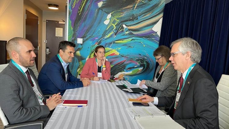 El ministro de Economía Martín Guzmán reunido con directivos de empresas energéticas.