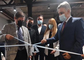 Llaryora inauguró un centro de atención para migrantes y refugiados