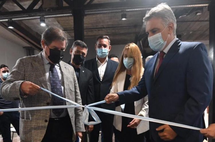 Llaryora inauguró un centro de atención para migrantes y refugiados