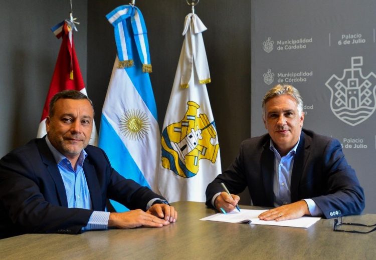 El intendente Martín Llaryora junto al secretario de desarrollo metropolitano Gabriel Bermúdez.