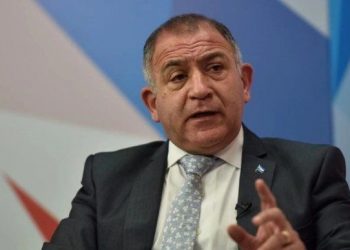 Juez criticó al PRO luego de que desertaran el recinto: «Se tienen que quedar en las bancas»