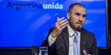 Guzmán afirmó que si el Congreso aprueba el programa, el FMI desembolsaría 9800 millones de dólares