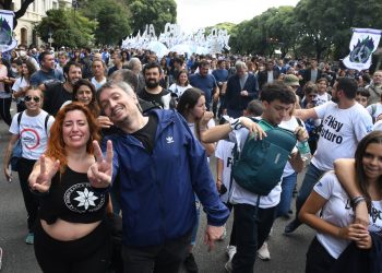 Máximo Kirchner: “Uno elige los estudios de televisión o la calle y la gente”