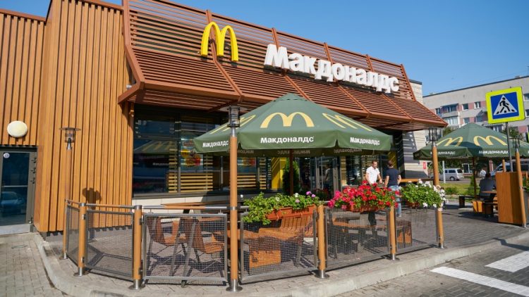 McDonald’s, Starbucks y Coca-Cola también levantan sus operaciones en Rusia