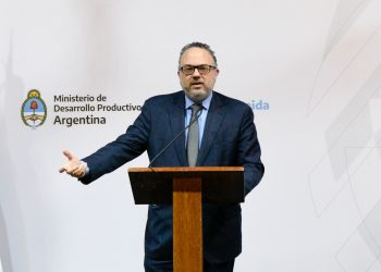 Kulfas amenaza con aplicar la Ley de Abastecimiento