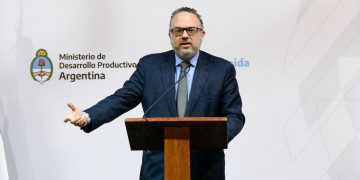 Kulfas amenaza con aplicar la Ley de Abastecimiento