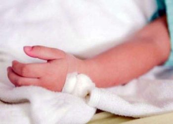 Piden el agravamiento de las penas contra una pareja por golpear a su bebé