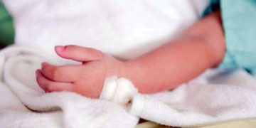 Piden el agravamiento de las penas contra una pareja por golpear a su bebé