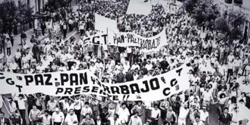 Hace 40 años, la CGT en Plaza de Mayo desafiaba a la dictadura
