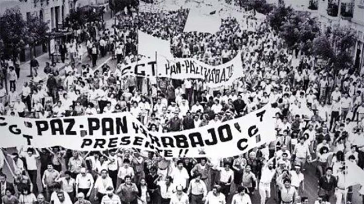 Hace 40 años, la CGT en Plaza de Mayo desafiaba a la dictadura
