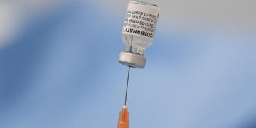 Un estudio argentino publicado en The Lancet confirma la importancia de recibir la tercera dosis