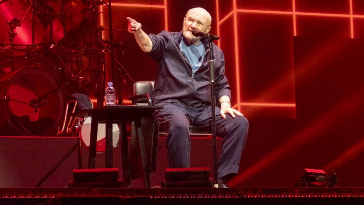 Phil Collins se despide definitivamente de los escenarios por problemas de salud
