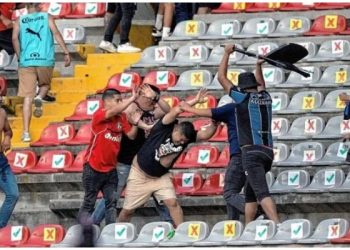 La Liga mexicana de fútbol se suspendió por graves incidentes durante un partido