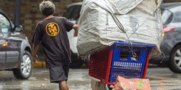 El índice de pobreza retrocedió al 37,3% en el segundo semestre de 2021